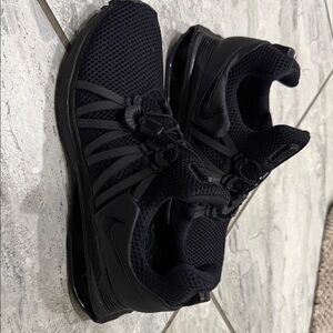 Nike Women's Black gravity shox